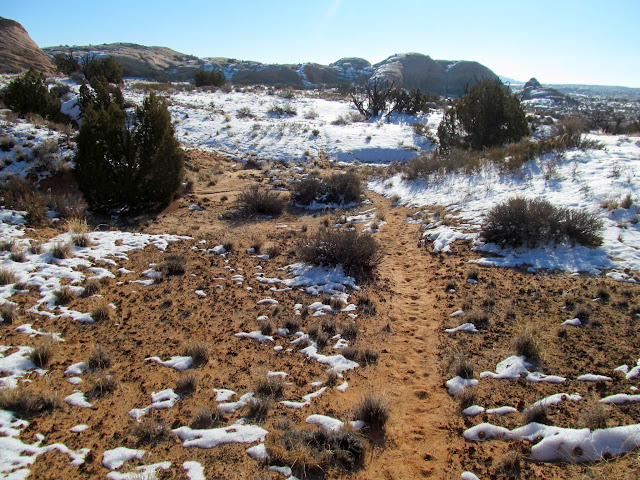 Well-traveled trail to some alcoves