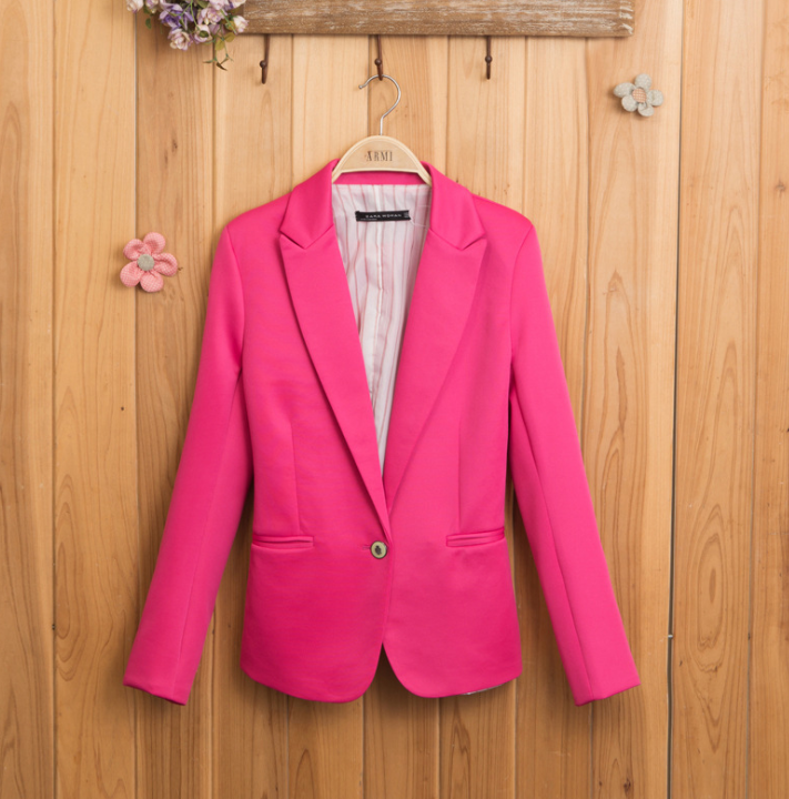 Avrupa ve Amerikan tarzı kadın blazer ceket, şeker renkleri, tek düğme, dar kesim, uzun kollu, şık ve modern bir görünüm için ideal.