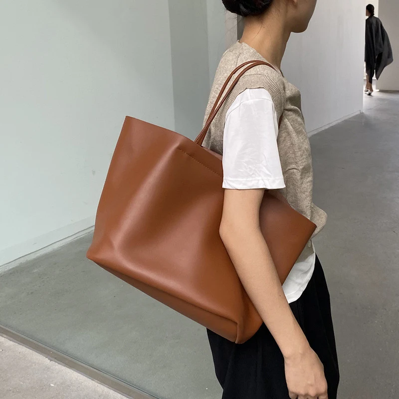 Simple Large Capacity Commuter Women's Tote Bag – Perfect for Work and Everyday Use. Spacious, Comfortable and Stylish. 