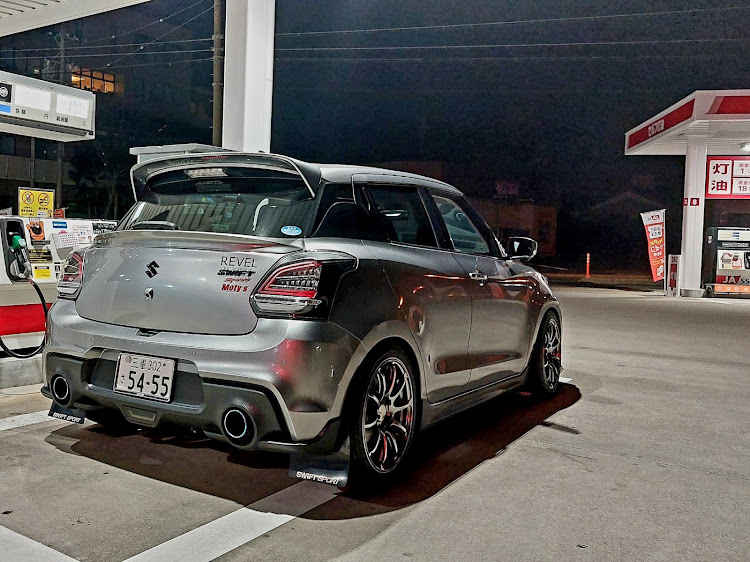 スイフトスポーツのスイスポ乗りと繋がりたい・ガソスタ映え⁉️・お疲れ様でした・スイスポたのしいよねに関するカスタム事例の投稿画像3枚目