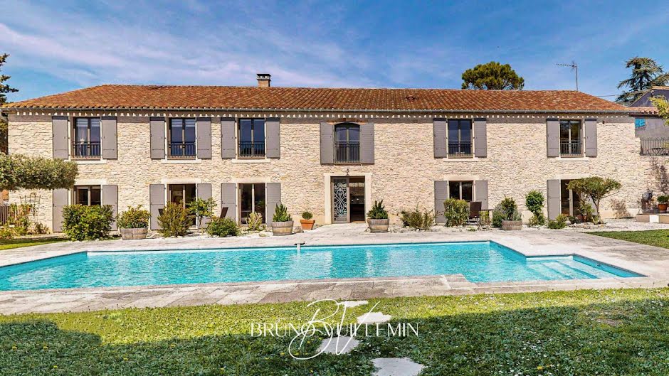 Vente propriété 16 pièces 734 m² à Carcassonne (11000), 1 254 000 €