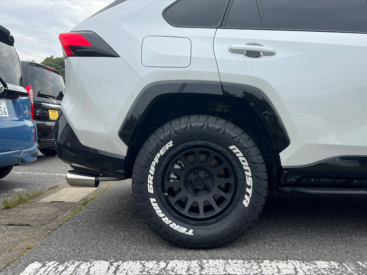 RAV4のリフトアップ・梅雨入り・メーカーは内緒に関するカスタム事例の投稿画像3枚目