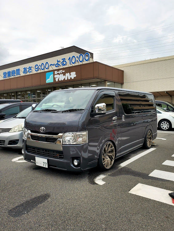 ハイエースバンの７月もよろしくお願いいたします・車高調整・自己満足・シンプルスタイルに関するカスタム事例の投稿画像1枚目