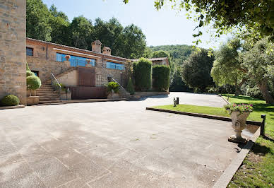 Villa with pool 1