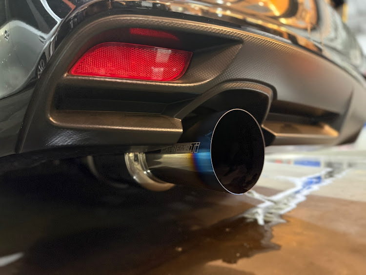 レヴォーグのレヴォーグSTI・東名チタンマフラー・ついにこの日が！！・装着完了に関するカスタム事例の投稿画像2枚目
