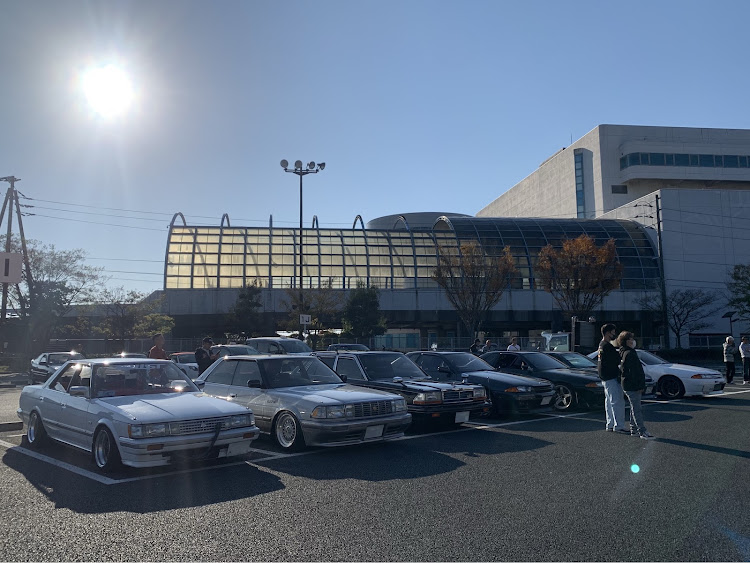 レパードの変態が変態を呼ぶ集まり・ミーティング日和・楽しい時間・車の集まり・快晴の青空に関するカスタム事例の投稿画像3枚目