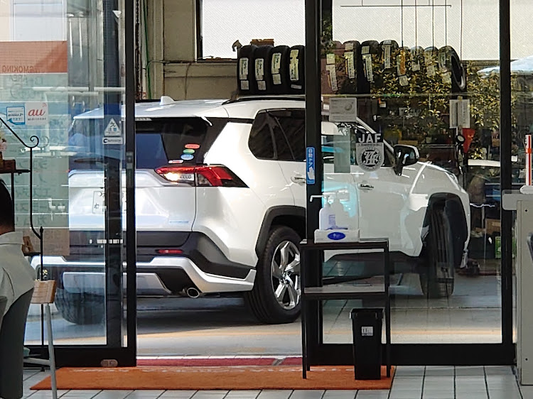 RAV4のトムスマフラーカッターに関するカスタム事例の投稿画像4枚目