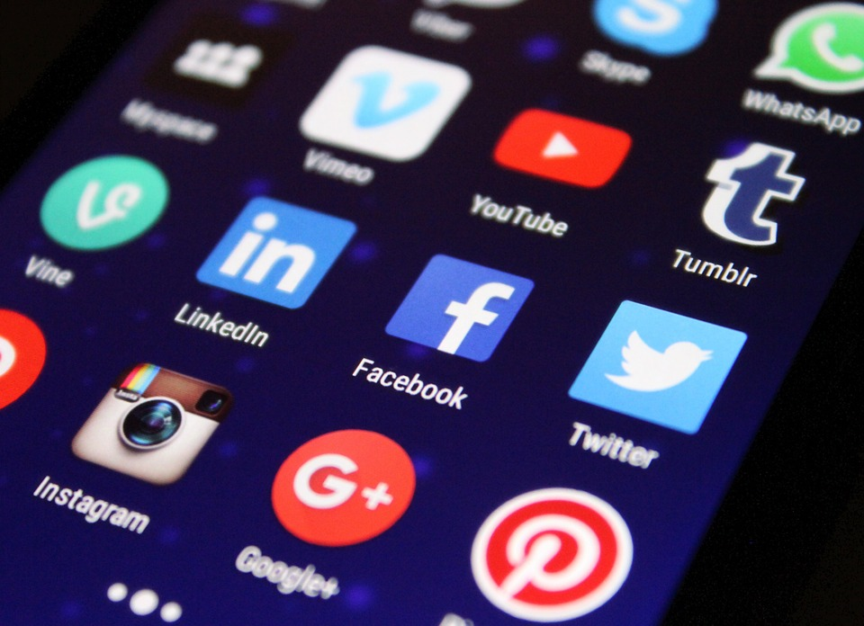 estudio-like-tóxico-jovenes-usuarios-redes-sociales