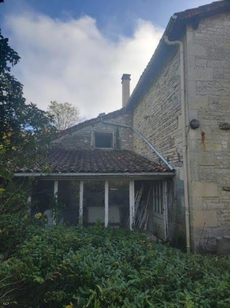 Vente maison 6 pièces 208 m² à Ruffec (16700), 129 000 €