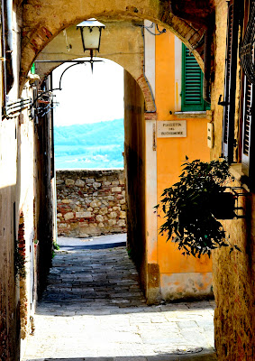 piazzetta del buonumore di lopicchio