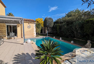 Villa avec piscine et terrasse 9