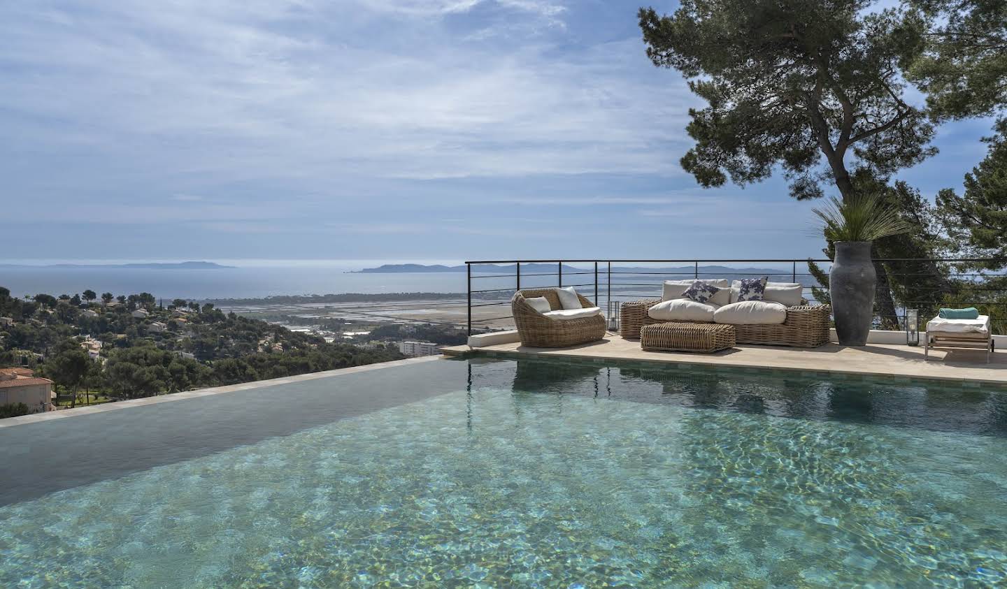 Villa avec piscine en bord de mer Hyeres