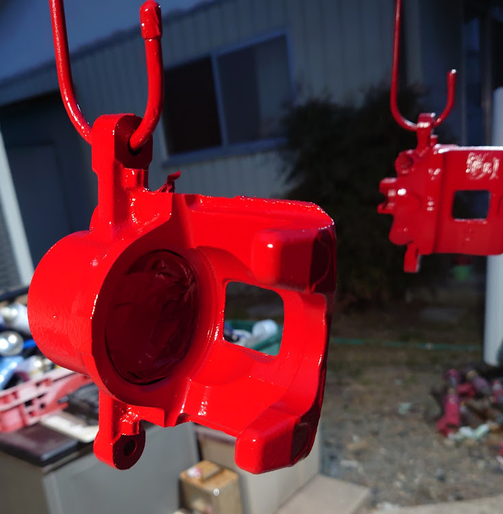 ワゴンRスティングレーのフロントブレーキOH・キャリパー塗装・VHTキャリパー塗料・DIY・車検整備中に関するカスタム事例の投稿画像9枚目