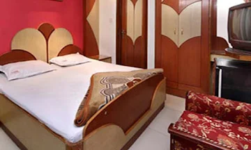 Hotel Gomti At Sapru, Hotels near Hazratganj Market