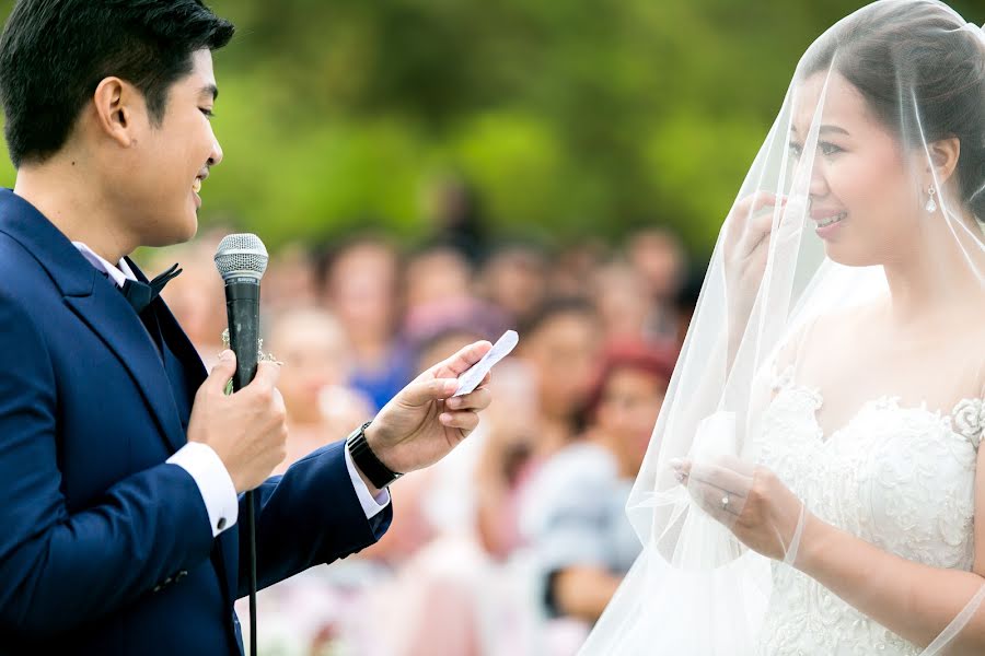 Fotógrafo de casamento Nikko Quiogue (nqmodernphoto). Foto de 24 de fevereiro 2020