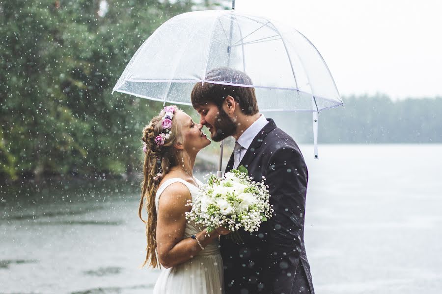 Fotógrafo de casamento Sanna Vihervuori (sannavihervuori). Foto de 6 de agosto 2018