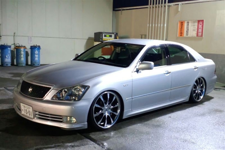 クラウンアスリートのゼロクラ・workwheels・T-60Dに関するカスタム事例の投稿画像1枚目