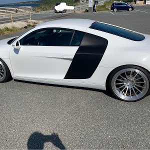 R8 クーペ