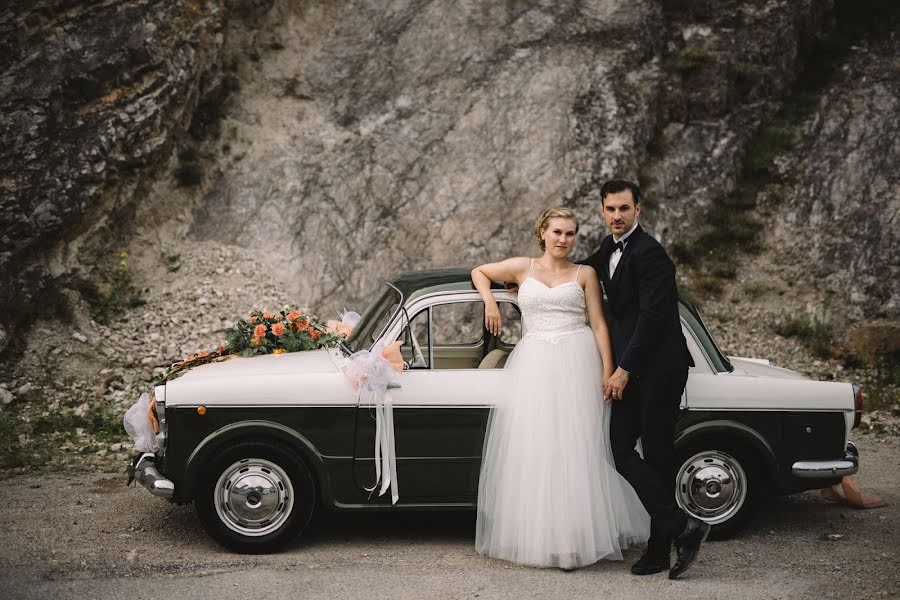 Fotógrafo de casamento Reetta Tulemo (taydenkuunkuva). Foto de 24 de dezembro 2018