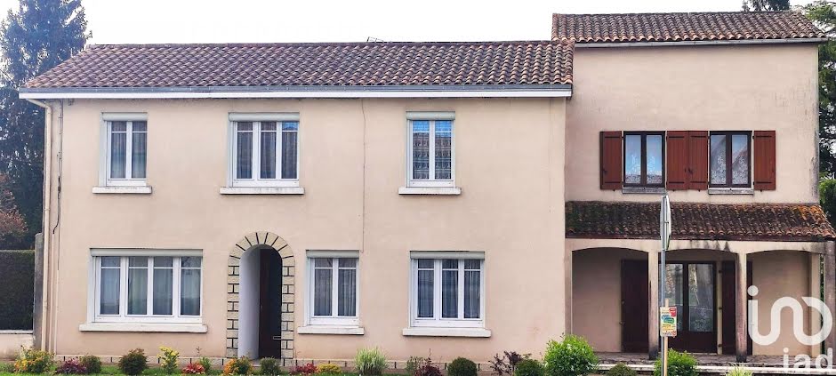 Vente maison 7 pièces 170 m² à Clesse (79350), 173 500 €