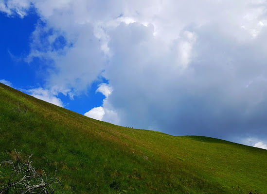 figure sul crinale contro il cielo di Boboparra