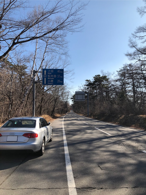 A4 セダンのタイヤ交換・ドライブ・カスタム・車高調整に関するカスタム事例の投稿画像2枚目