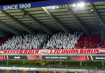 🎥 📷 Duits bezoek aan Lotto Park: sfeeractie in bomvolle uitvakken, zware uithaal naar UEFA in verband met corruptie