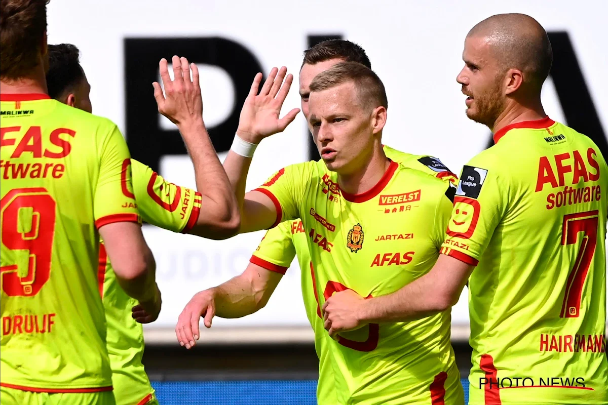 'KV Mechelen denkt al aan volgend seizoen en gaat onderhandelingen aan met vier spelers en twee clubs'