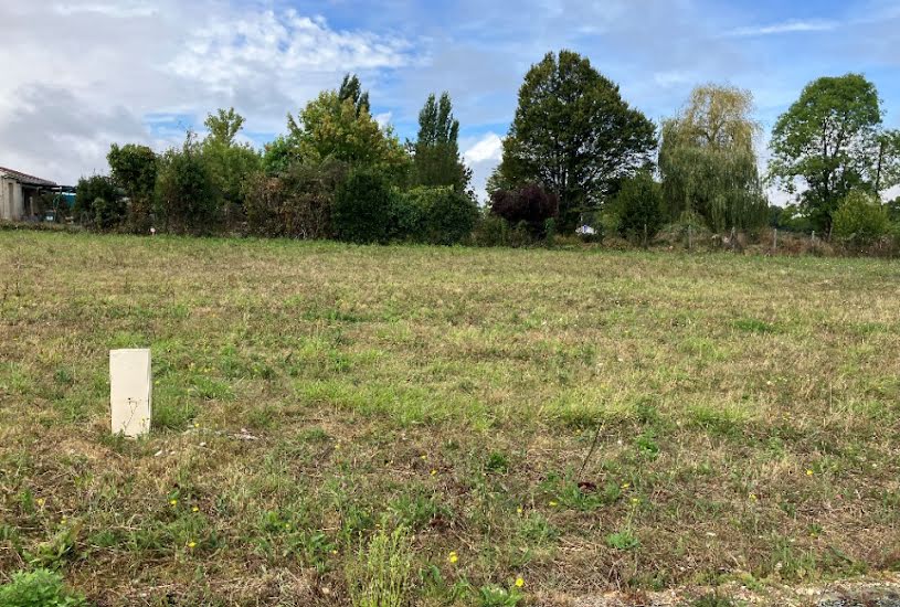  Vente Terrain + Maison - Terrain : 680m² - Maison : 110m² à Saintes (17100) 