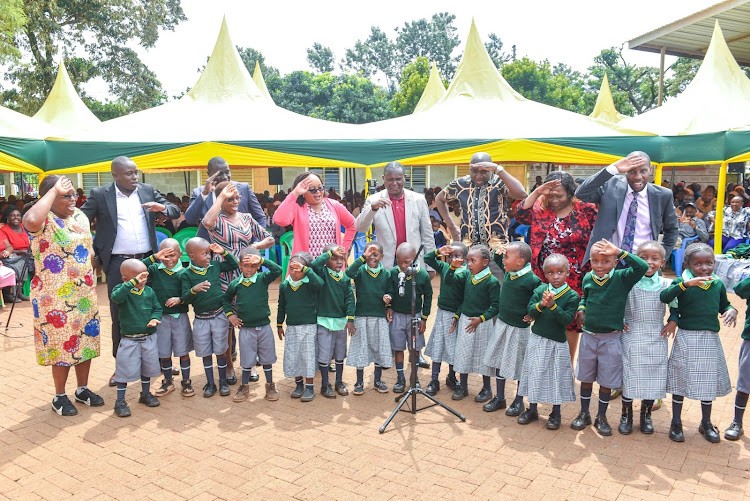 Kirinyaga Governor Anne Waiguru, county staff, teachers and ECDE learners in Kutus on Thursday