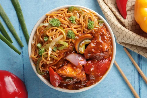 Noodles With Chilli Paneer Bowl + Pepsi