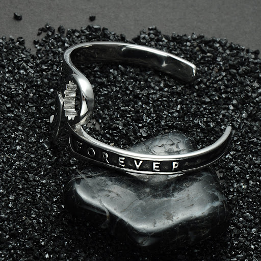 Title 2, Pulsera de llave de acero inoxidable