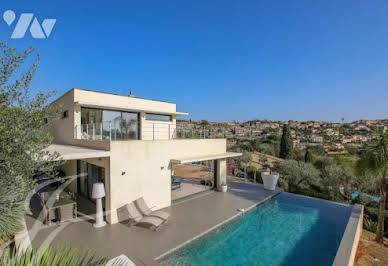 Villa with pool and terrace 8