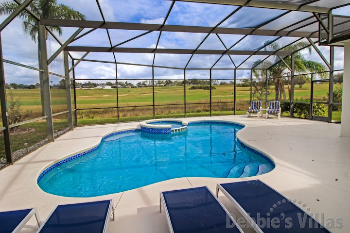 Golf course views behind this Highlands Reserve villa in Davenport