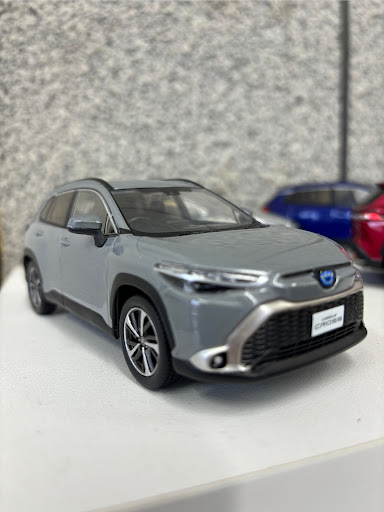 Amazon | イクソ 1/43 トヨタ カローラクロス 2022 グレー LHD