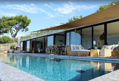 Seaside villa with pool 7