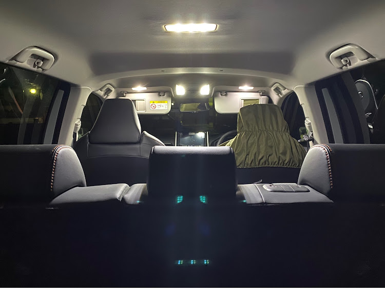 RAV4のマッドガード・ルームランプ・IPF・北米トヨタ・AXIS-PARTSに関するカスタム事例の投稿画像5枚目