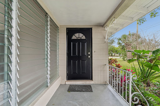House with garden 5