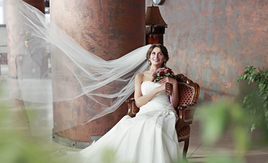 Fotógrafo de casamento Marina Yakovleva (smillow). Foto de 3 de abril 2015