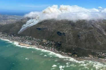 Smoke bellows from the top of a Cape Town mountain which was ablaze on Wednesday. Picture: SUPPLIED