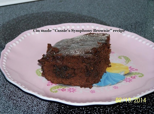 Cin made ''Cassie's Symphony Brownie'' recipe (glazed, sprinkled with sugar and ready to taste)...photo's by CinStraw