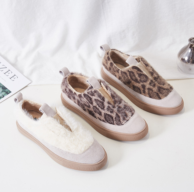 Chaussures femme rétro à semelle épaisse, doublure polaire, coupe basse. Confort et style affirmé pour un look tendance et unique.