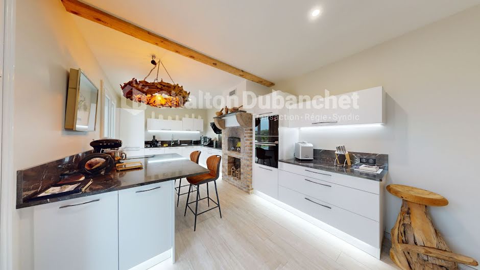 Vente maison 7 pièces 332 m² à Saint-Germain-Lespinasse (42640), 599 000 €