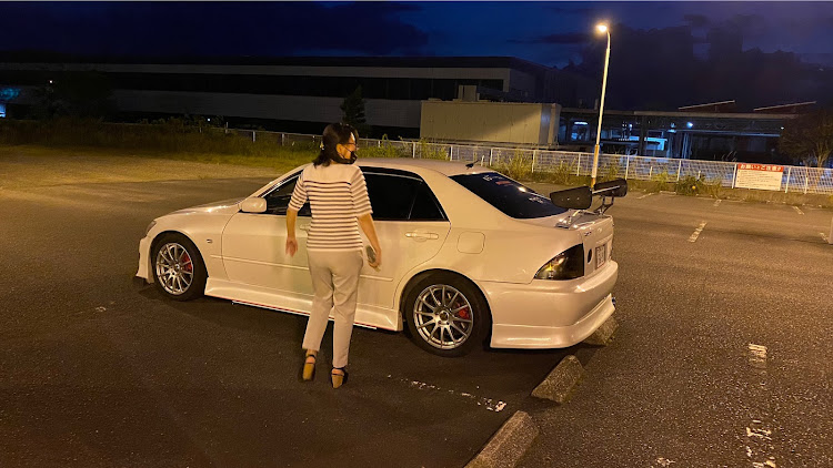 アルテッツァのアルテッツァ乗りは変態らしい・じーゆー・今日も一緒・暑いに関するカスタム事例の投稿画像3枚目