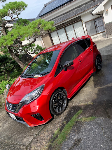ノート E12改のぺったんこ 妥当エアサス 車高短 赤い車 Note Nismo Sに関するカスタム メンテナンスの投稿画像 車 のカスタム情報はcartune