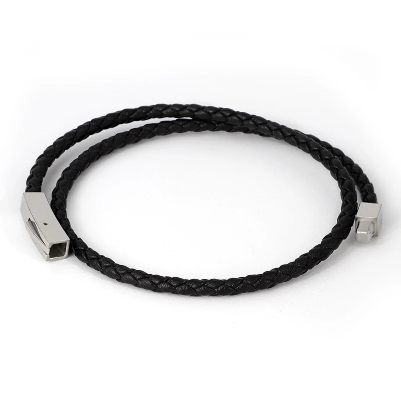 Heren Retro Echt Lederen Armband, een stijlvol en duurzaam modeaccessoire. Voeg een vintage touch toe aan je look en benadruk je persoonlijke stijl.