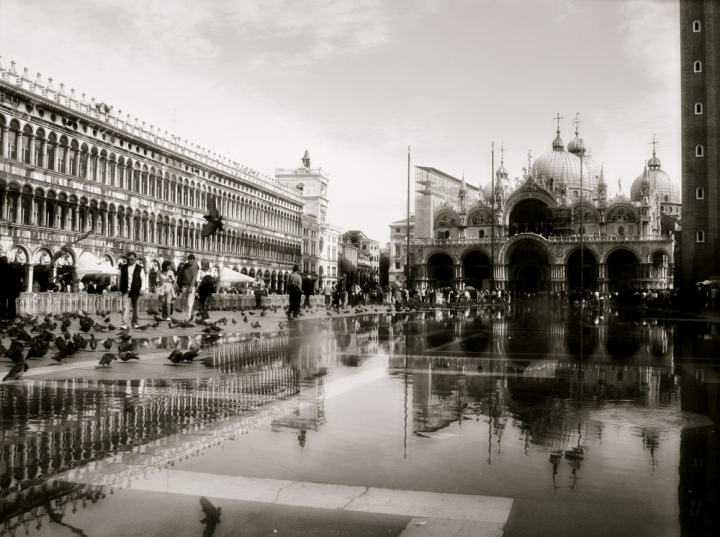 Riflessi in piazza s. Marco di evaluna