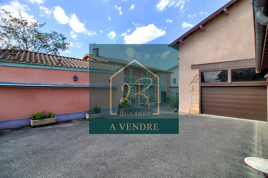 Vente propriété 6 pièces 210 m² à Saint-Priest (69800), 949 000 €