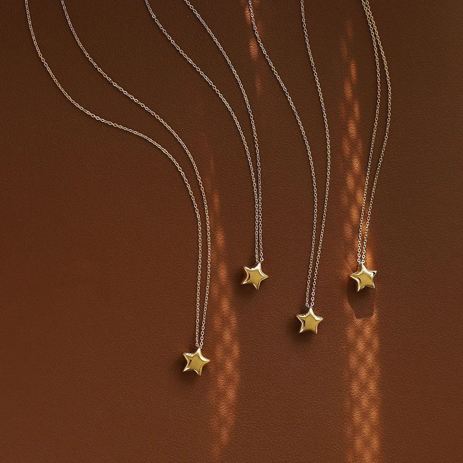 Colar de estrela de cinco pontas Lucky Star Simples. Um acessório charmoso para uso diário. Adicione um toque de sorte e brilho ao seu visual. Presente ideal.