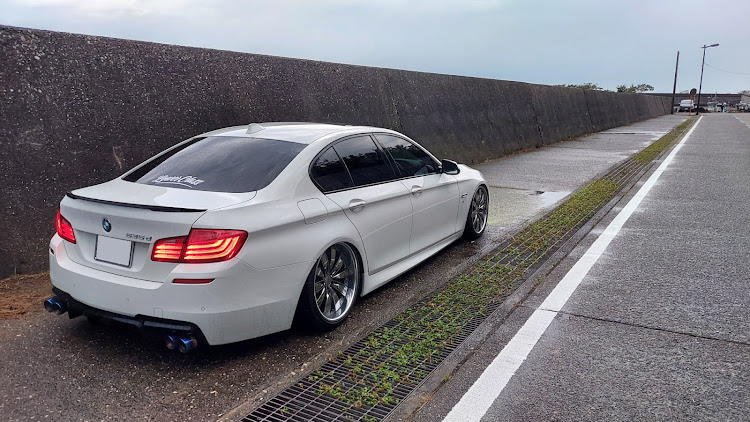5シリーズ セダンのドライブ・BMWコラボ・新潟ドライブ・豪雨と雷・海が綺麗に関するカスタム事例の投稿画像7枚目